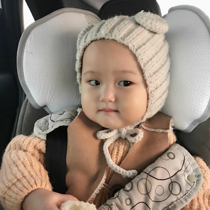 <p>Meskipun ekspresinya lucu tapi kadang salah fokus ke pipinya nih. (Foto: Instagram @ra_yuju)  </p>