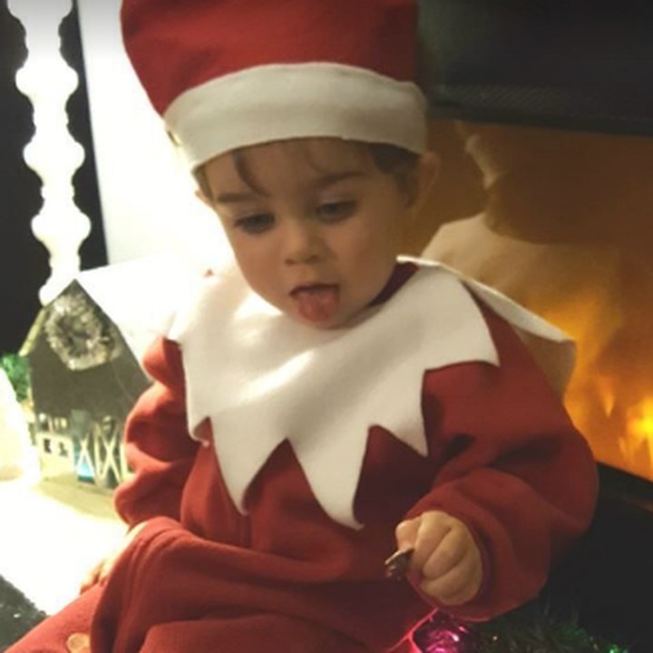 <p>Ya ampun Forest, pakai kostum Elf on the Shelf kamu nggemesin banget. (Foto: Megan Schott via Go Fund Me)  </p>
