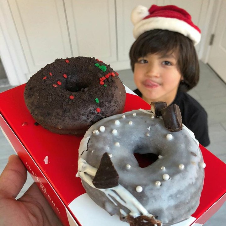 <p>Hmmm... Donat edisi Natal-nya terlihat lezat.  (Foto: Instagram @foodbabyny)  </p>