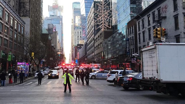 Ledakan bom di Mantahattan, Noew York telah melukai sebanyak empat orang warga, termasuk satu orang tersangka.
