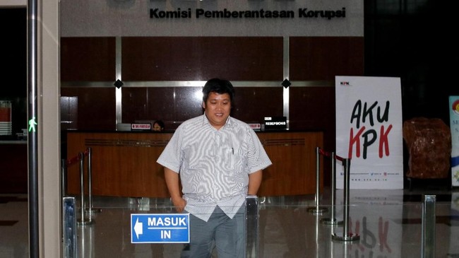 KPK kembali meminta keterangan mantan kontributor MetroTV, Hilman Mattauch untuk mendalami pelarian Setya Novanto sebelum dia mengalami kecelakaan tunggal.