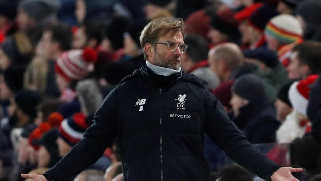 Hasil imbang dengan Everton dalam derby Merseyside membuat Juergen Klopp kesal hingga sempat beradu argumen dengan seorang reporter.