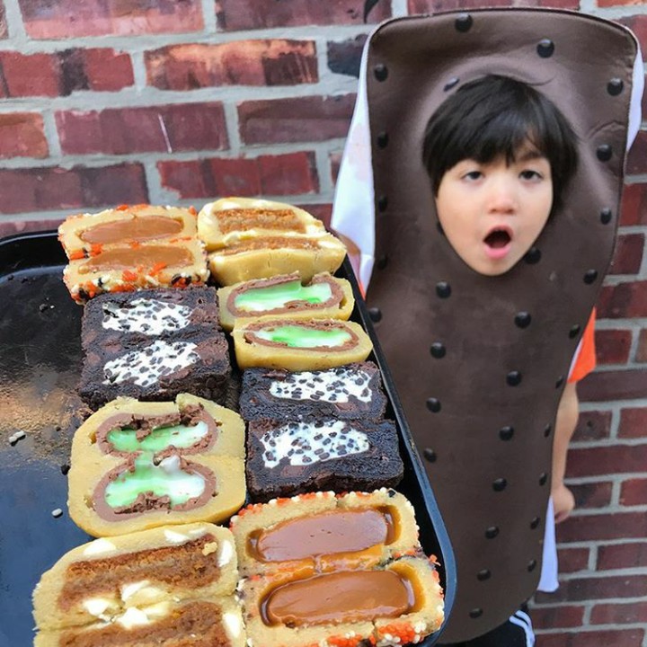 <p>Kali ini pakai kostum makanan lagi.  (Foto: Instagram @foodbabyny)  </p>