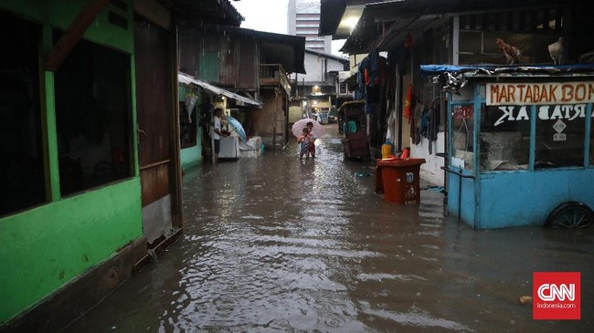 Polres Jakarta Selatan fokus di sejumlah titik yang dinilai akan terjadi genangan tinggi saat banjir seperti di kawasan Kebayoran Lama.