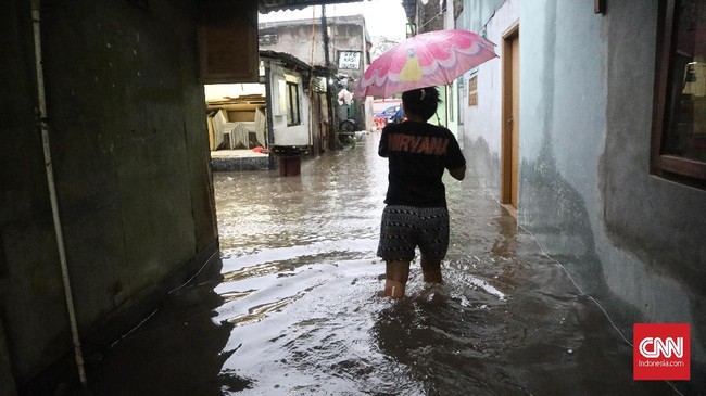 Sejumlah titik di Jakarta Selatan, Jakarta Barat dan Jakarta Timur tergenang air akibat hujan yang mengguyur ibu kota sejak Minggu malam.
