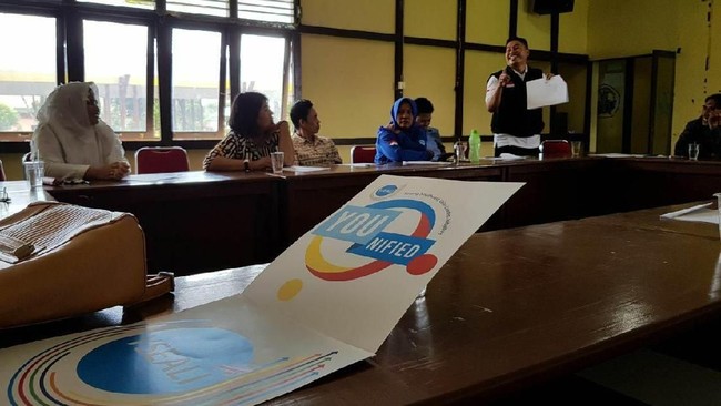Kompetensi dan kualitas guru-guru di daerah perbatasan Indonesia relatif masih minimal. Pelatihan ini akan membantu mereka.