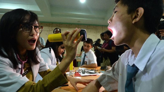 Kemenkes menyatakan pemeriksaan kesehatan untuk siswa SD, SMP, dan SMA di sekolah masing-masing mulai berjalan Juli 2025.