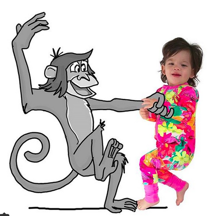 <p>Lucu banget sih Banksii lagi menari sama monyet. (Foto: Instagram/ @thuie)</p>