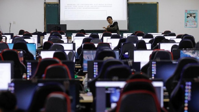 Kementerian Keuangan menargetkan mampu menghimpun dana sebesar Rp1 triliun melalui penjualan Surat Berharga Negara ritel secara online pada semester I 2018.
