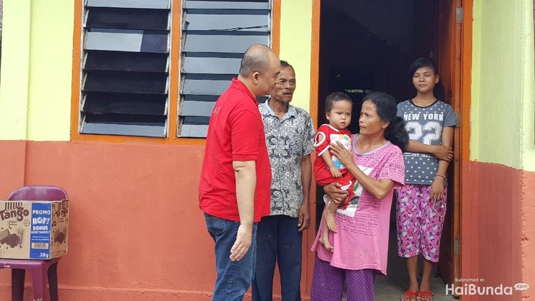 Bun, lihat bocah berbaju merah ini. Lucu ya. Nggak nyangka, dulunya dia adalah pasien gizi buruk.