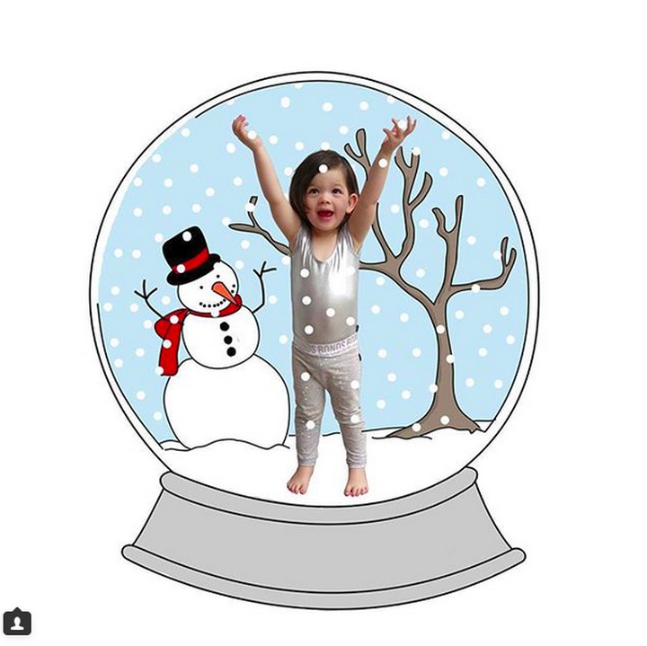 <p>Wah, banksii lagi bergaya sama snowman di dalam bola salju. (Foto: Instagram/ @thuie)</p>