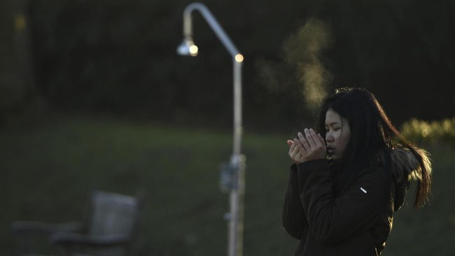 FOTO: Basah dalam Dinginnya Hyde Park