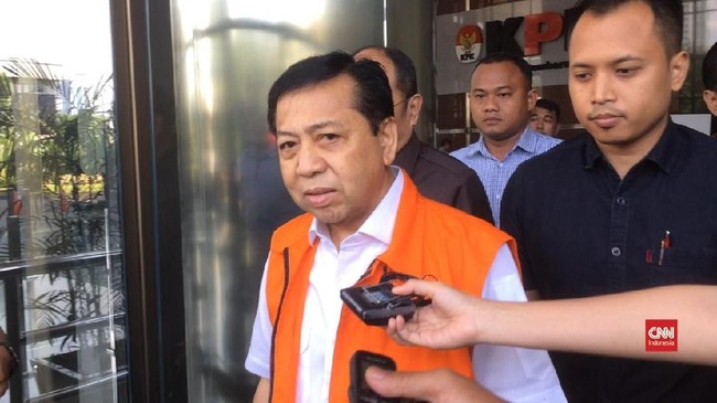 Jaksa mendakwa mantan Ketua DPR Setya Novanto menerima hadiah terkait proyek e-KTP berupa uang sebesar US$7,3 juta dan satu jam tangan merk Richard Mille.