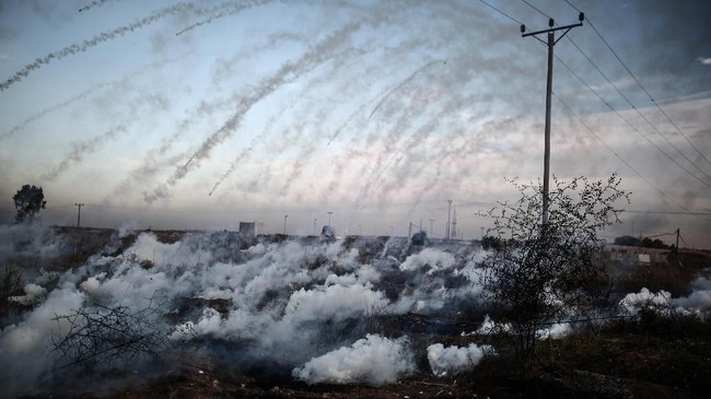 Israel menutup dua perlintasan di perbatasan Jalur Gaza atas alasan keamanan mulai hari ini, Kamis (14/12) waktu setempat.