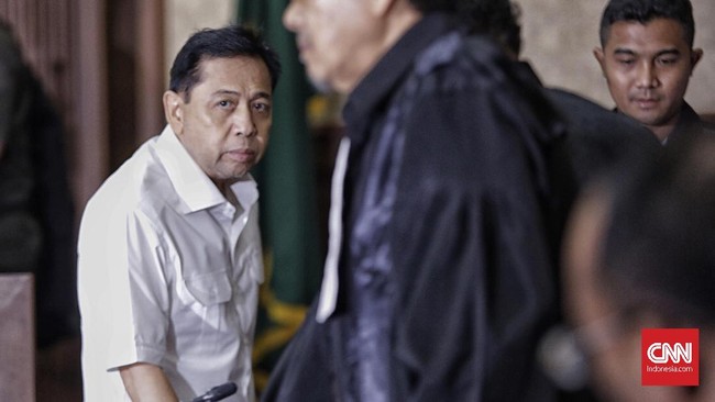 Sidang perdana Setya Novanto dalam perkara korupsi e-KTP dianggap telah dipaksakan agar praperadilan gugur.