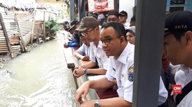 VIDEO: Tinjau Tanggul Jebol, Anies Klaim Petugas Responsif