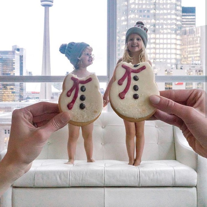 <p>Aih, lucunya anak-anak jadi boneka salju dengan kostum dari kue jahe. (Foto: Instagram @happygreylucky)</p>