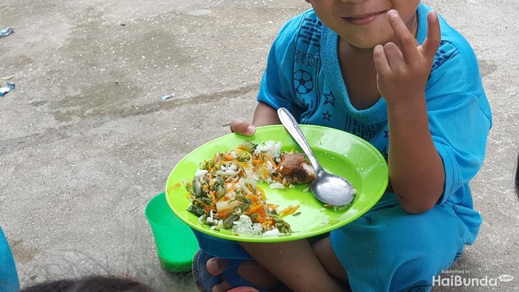 Si kecil yang berusia tiga tahun aktif banget ya. Nah, buat anak yang aktif ini butuh berapa kalori sih?