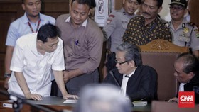 Jelang Putusan Sela, Kuasa Hukum Sambangi Setnov di Rutan