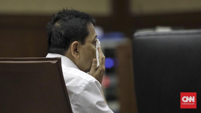 KPK akan menyertakan bukti, dokumen, keterangan ahli dan fakta hukum yang menyatakan bahwa praperadilan gugur ketika pokok perkara disidangkan.