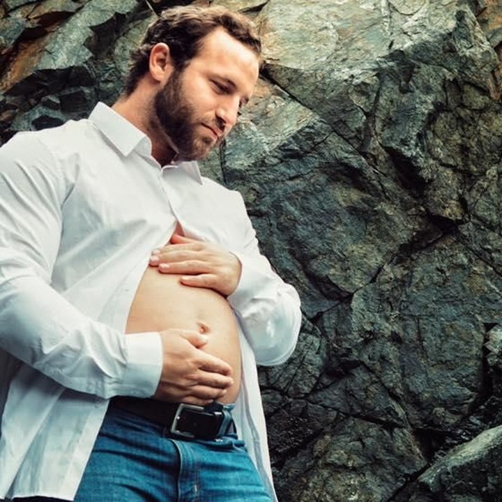 <p>Nick Roberts asal Boston, AS, melakukan maternity photoshoot untuk memberi kejutan pada pasangannya, Brianna.</p>