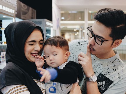 Kompaknya Keluarga Kecil Nycta Gina dan Rizky Kinos
