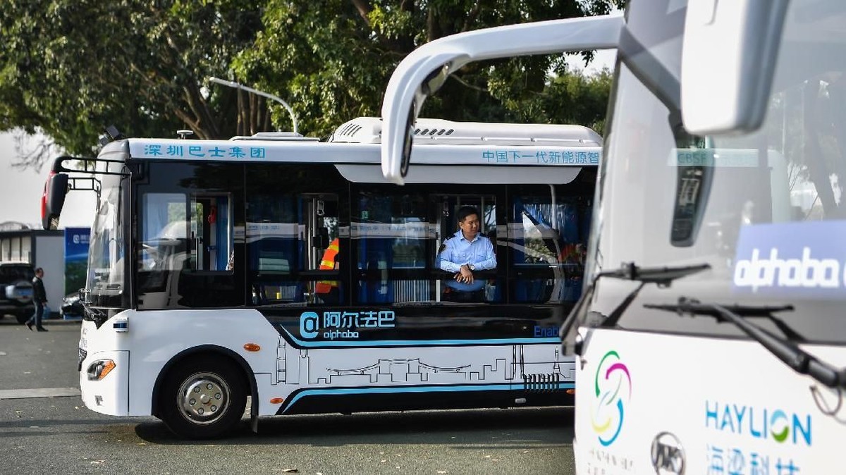 FOTO: Bus Tanpa Sopir Mulai Mengaspal di Jalanan China