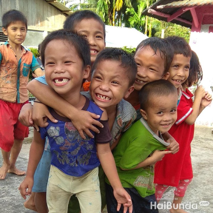 <p>Hi-hi-hi pamer gigi ompong, nih. (Foto: Nurvita Indarini)</p>