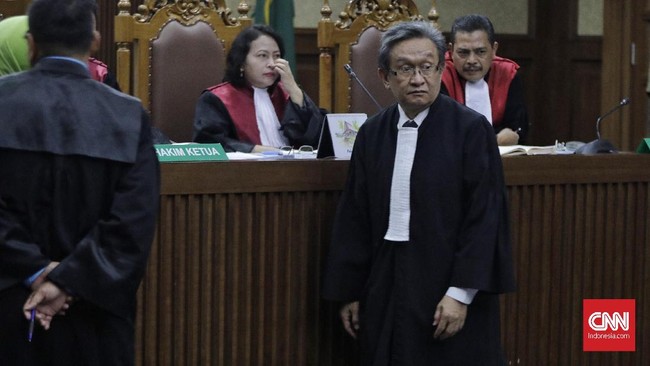 Kuasa hukum Setya Novanto berharap KPK menerima pengajuan justice collaborator yang dilakukan kliennya dan meringankan hukuman bagi sang terdakwa.