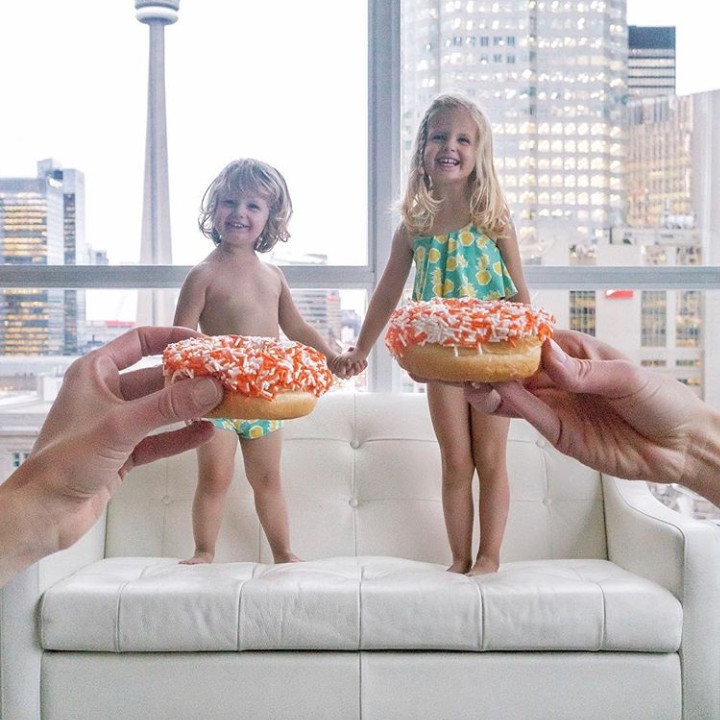 <p>Hi-hi rok tutunya terbuat dari donat. (Foto: Instagram @happygreylucky) </p>
