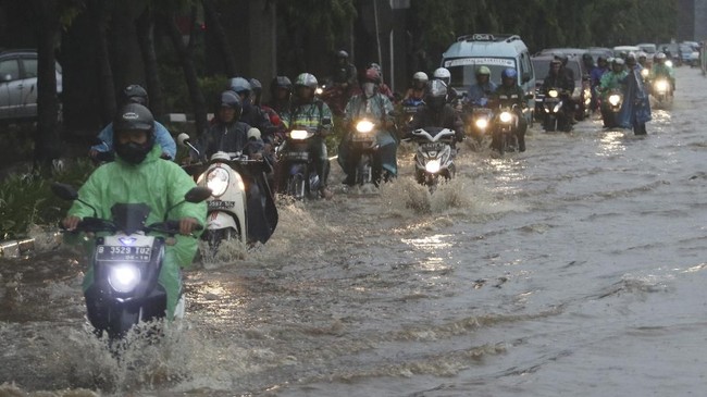 Bibit Siklon Tropis Ancam Daerah dengan Potensi Hujan Lebat Hingga Hari Raya Idul Fitri