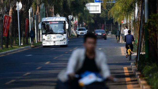 FOTO: Bus Tanpa Sopir Mulai Mengaspal di Jalanan China