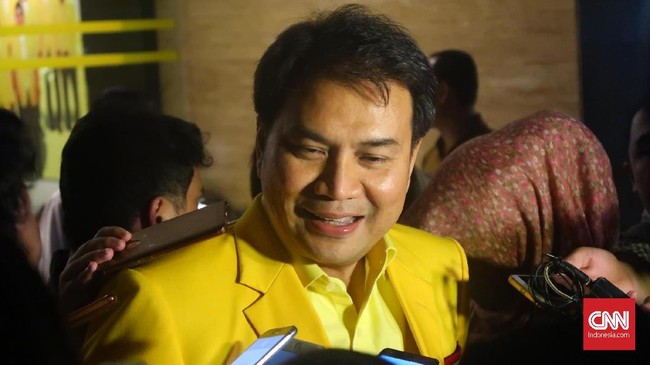 Politikus Golkar Azis Syamsuddin dan Ace Hasan Syadzily mengingatkan komitmen antara Bamsoet dan Airlangga soal kompetisi di Munas saat bicara kursi MPR.