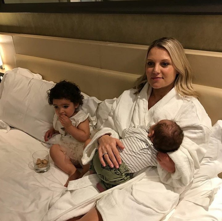 <p>Bunda Jessica lagi liburan nih sama anak-anak. Wah, senangnya bisa bonding sama si kecil.  (Foto: Instagram @jessicasmith27)</p>