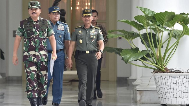 Charta Politika merilis hasil survei yang menyatakan TNI merupakan lembaga yang paling dipercaya oleh publik, dan partai politik lembaga paling tak dipercaya.