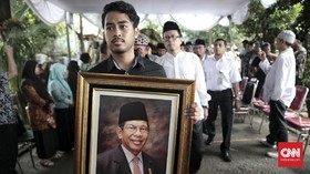 FOTO: Penghormatan Terakhir untuk AM Fatwa