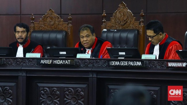 Lewat putusan terhadap uji materi Pasal 173 Ayat (1) dan (3) UU Pemilu, MK menyatakan verifikasi faktual mesti dilakukan KPU terhadap semua partai.