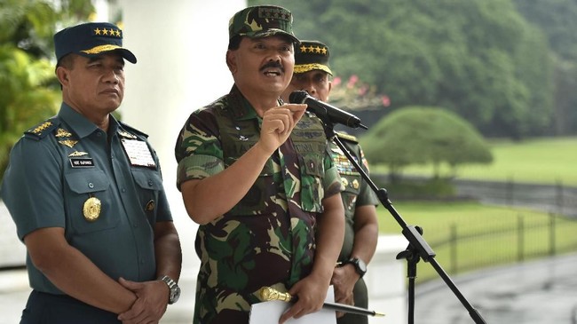 Saat memantau Natal, Marsekal Hadi Tjahjanto mengucapkan selamat Natal dan Tahun Baru 2018, serta berharap perayaan dua momen itu berjalan aman.