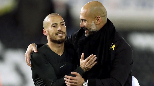 Manajer Manchester City Pep Guardiola menilai Ketua FA Martin Glenn tidak memahami makna di balik pita kuning yang sering dikenakan Guardiola akhir-akhir ini.