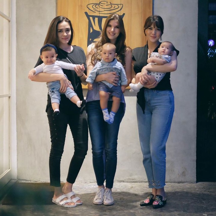 <p>Ketiga ibu kece ini adalah Alice Norin, Jasmine Wildblood, dan Mikaila Patritz. Ketiganya sering disebut #localmomgang.</p>