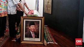 Upacara Militer Iringi Prosesi Pemakaman AM Fatwa