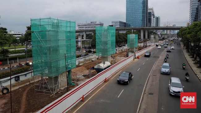 Sebanyak 12 perbankan nasional dan asing bergotong-royong mengucurkan kredit sindikasi untuk proyek Light Rail Transit (LRT) senilai mencapai Rp19,25 triliun.