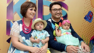 Kesabaran 5 Selebritas Merawat Buah Hati yang Sakit