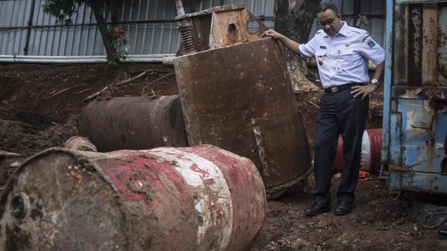 Sejumlah pakar mengomentari kebijakan Pemprov DKI Jakarta di bawah komando Anies Baswedan saat musim banjir kembali melanda ibu kota.