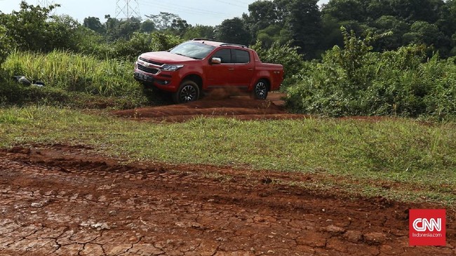 Chevrolet menghadirkan kendaraan dengan tenaga besar, Colorado. CNNIndonesia.com mendapatkan kesempatan menjajalnya langsung, seperti apa sensasinya?