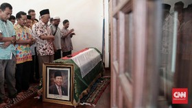 Tiba di Rumah Duka, Jenazah AM Fatwa Disambut Pekik Tauhid