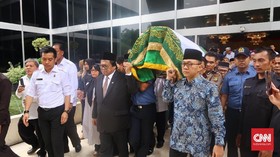 Pimpinan Dewan Beri Penghormatan Terakhir untuk AM Fatwa
