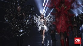FOTO: Gemerlap Galaksi Rinaldy Yunardi di 'Equilibrium'