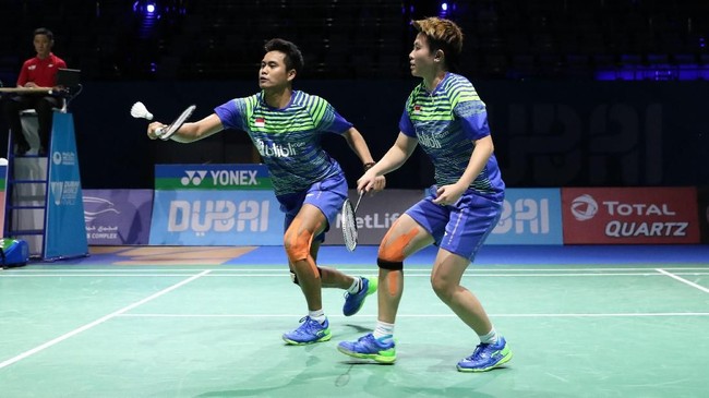 Tontowi Ahmad/Liliyana Natsir harus puas jadi runner up grup B BWF World Super Series Finals setelah kalah dari Wang Yilyu/Huang Dongping.