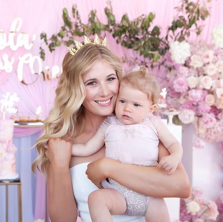 <p>Lola dan Bunda Rochelle, sama-sama cantik ya.</p>